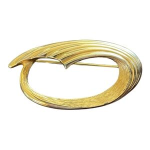 Piscitelli Vintage MCM Oval Heart Styled Brushed Gold Tone Brooch Made in USA